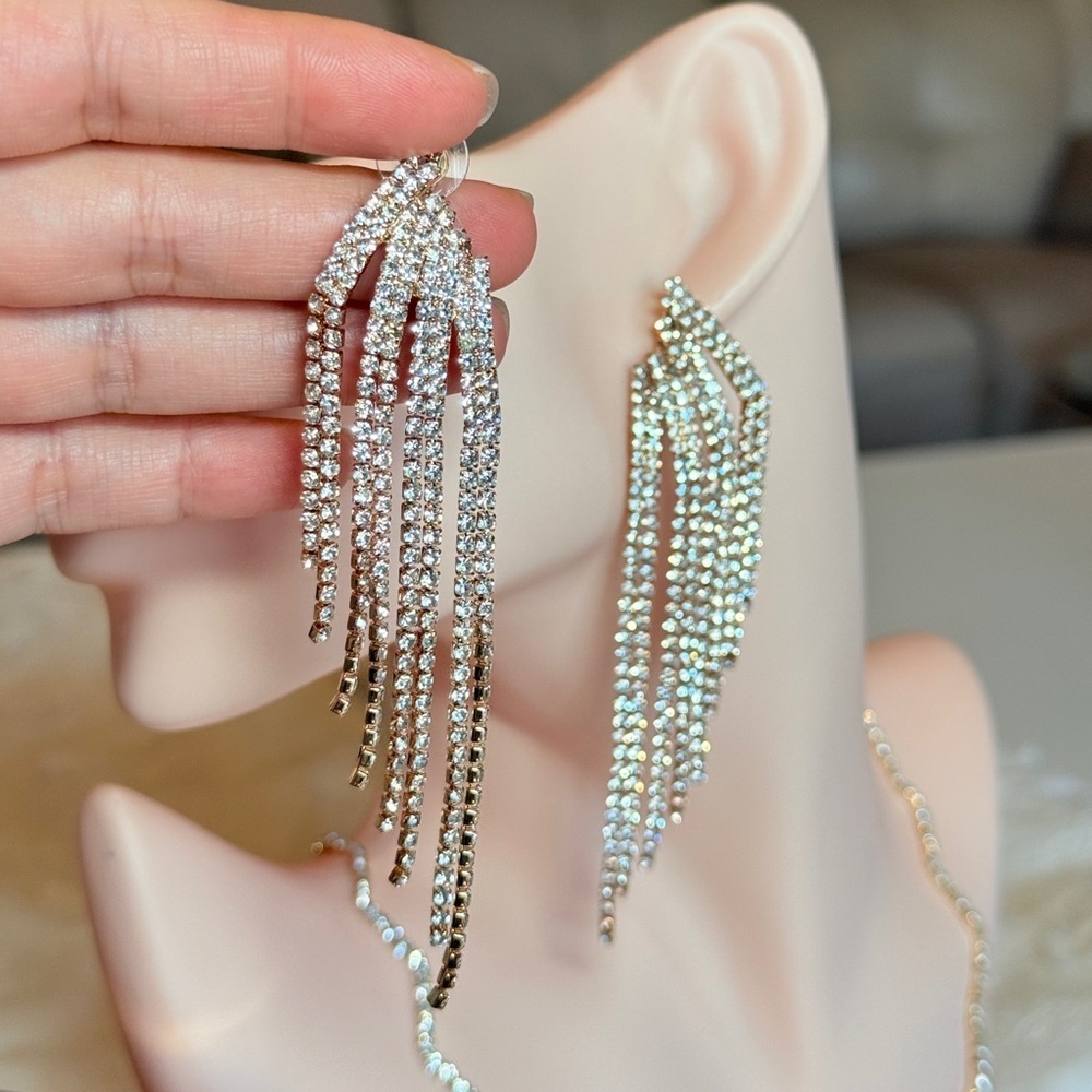 ⚜️ Classic Dangle Earrings With Crystals - Picture 3 of 8